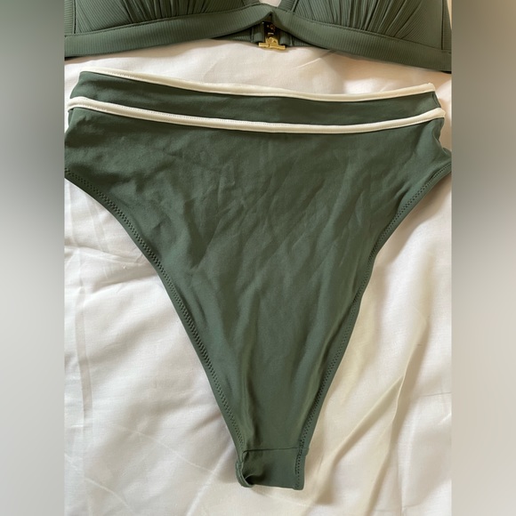 H&M high waisted bathing suit - Picture 3 of 6